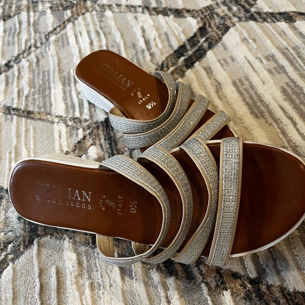 ❗️Italian Shoemakers slip on Sandals❗️